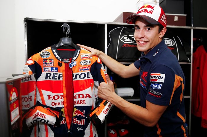 Marc Marquez dan baju balap miliknya