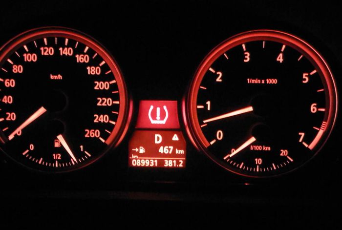 Indikator Flat Tire Monitor pada BMW E90