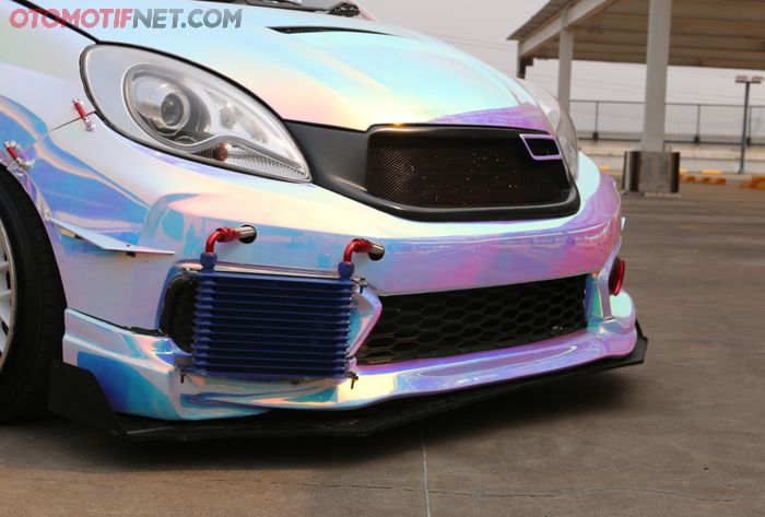 Brio satu ini makin keren berkat body kit Mugen dan splitter