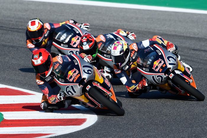 Can Oncu (#61) tidak terbendung untuk meraih kemenangan di sirkuit Misano sekaligus mengunci gelar juara Red Bull Rookies Cup 2018