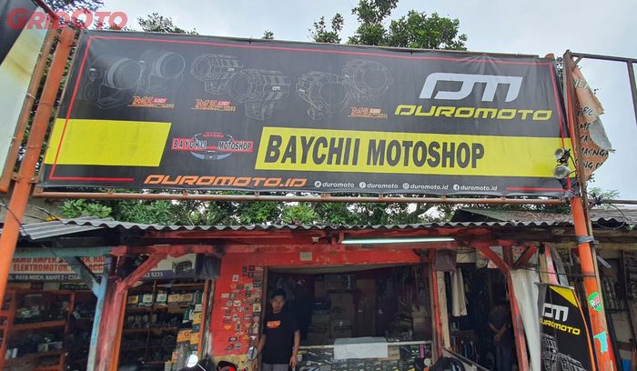 Hingga saat ini, Baychii Motoshop tetap mempertahankan jualan di toko ketimbang jualan di marketplace.