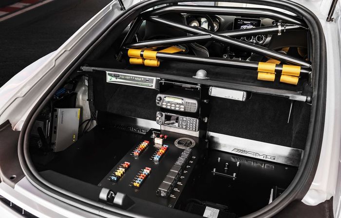 Roll bar Mercedes-AMG GT R versi Safety Car