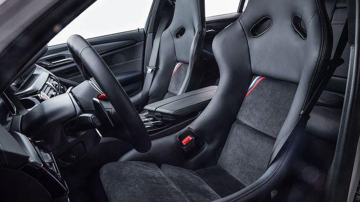 BMW M5 Safety Car MotoGP 2018 dilengkapi bucket seat atau jok model balap