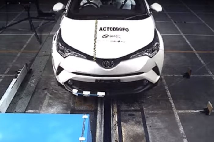 Uji tabrakan Toyota C-HR