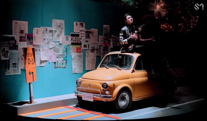 Fiat 500 dalam video clip We Young
