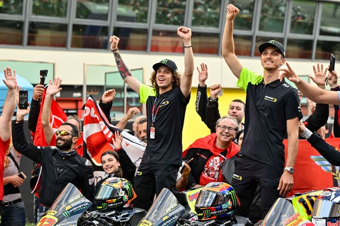 Pembalap Mooney VR46 Racing Team, Marco Bezzecchi dan Luca Marini membuat Valentino Rossi senang dengan hasil di MotoGP 2022