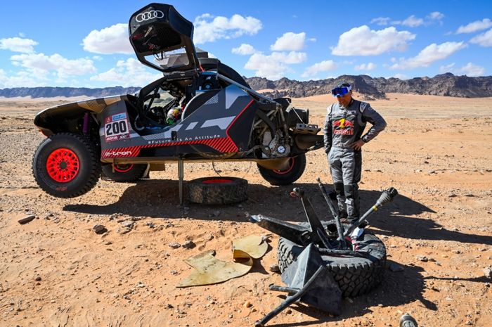 Stephane Peterhansel mengalami malapetaka di awal Reli Dakar 2022