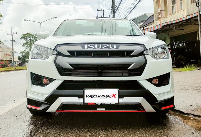 Tampilan depan modifikasi Isuzu D-Max pasang body kit Vazooma-X