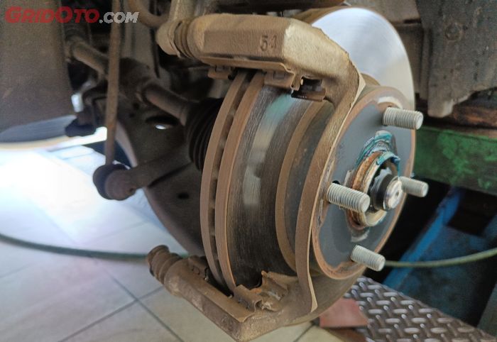 Piringan cakram mobil tipis wajib ganti baru