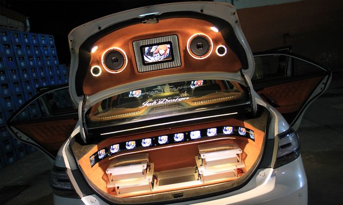 Full audio terpasang di bagasi Toyota Camry