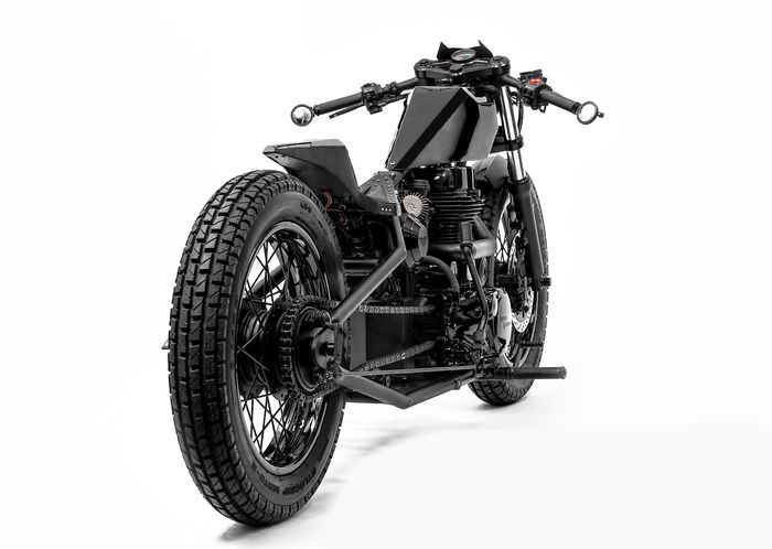 Royal Enfield 350 &ldquo;Nevermore&rdquo; custom bobber dari Mean Green Customs