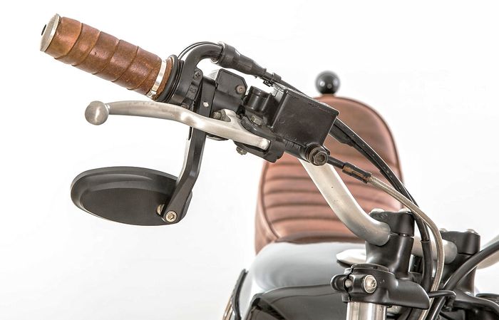 Yamaha TW200 custom street tracker milik Sam Edward