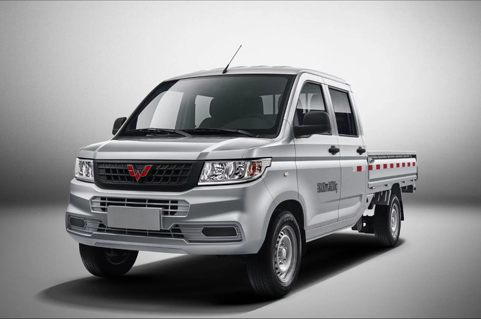 Penampakan depan Wuling crew-cab