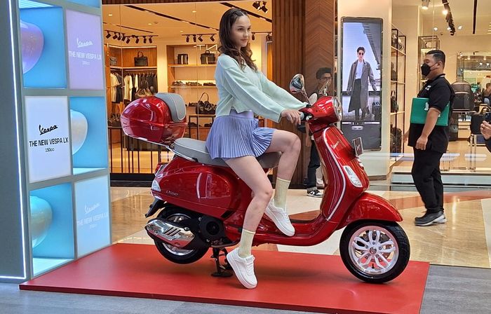 Tiga perbedaaan Vespa LX 125 dengan LX 150