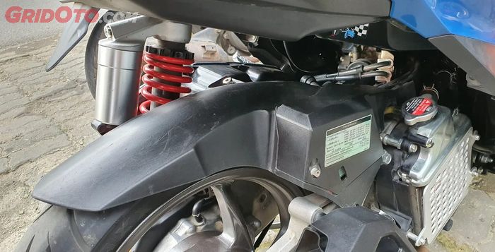 Pemasangan spakbor bawah Honda Air Blade pada Honda Vario 125/150 