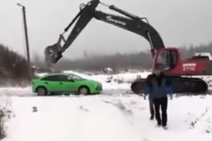 Sedan Vs Escavator