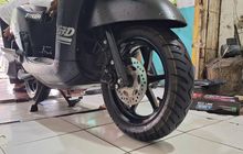 Bikin Kaki Menapak Sempurna, Ini Tips Ceperin Sokbreker Motor Yang Aman Buat Perempuan
