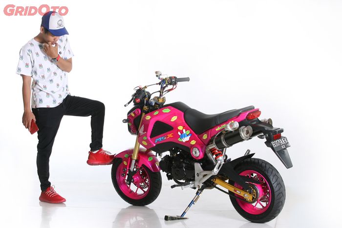 Honda MSX 125 pink bergaya supermoto