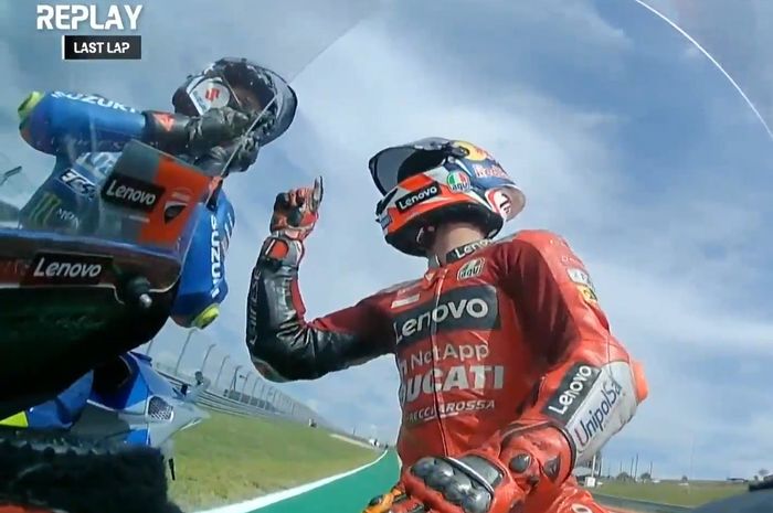 Disenggol pada lap terakhir, Jack Miller nyaris hajar Joan Mir di tengah lintasan usai balapan MotoGP Amerika 2021 