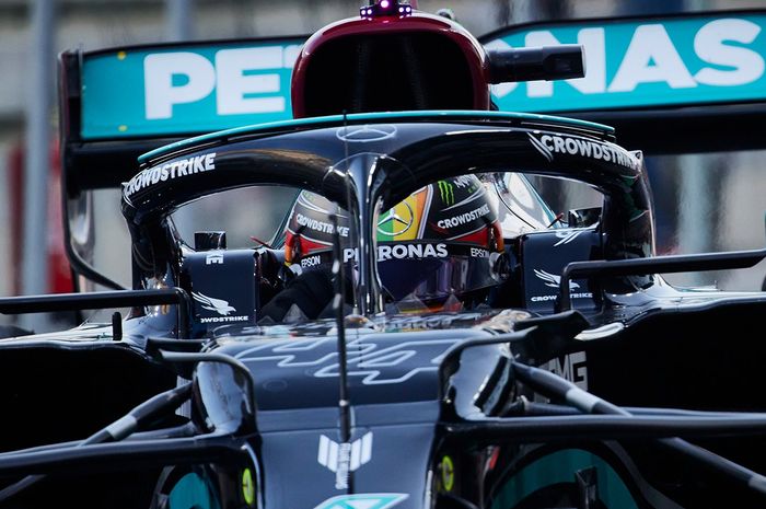 Lewis Hamilton dapat peringatan dari stewards karena menghalangi Nikita Mazepin di FP3 F1 Arab Saudi 2021
