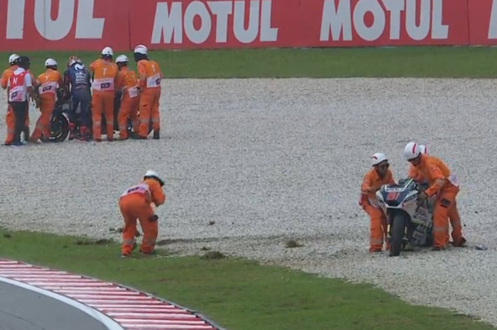 Maverick Vinales dan Jordi Torres crash di tikungan yang sama di FP4 MotoGP Malaysia