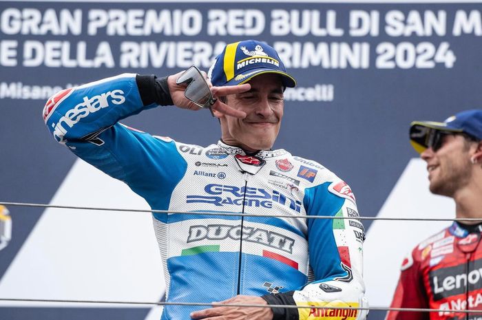 Marc Marquez menjawab serangan Valentino Rossi