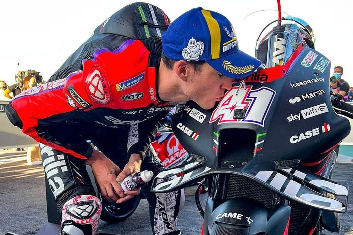 Jorge Lorenzo kasih selamat ke Aleix Espargaro yang menang MotoGP Argentina 2022