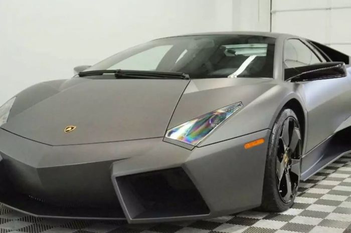 Ilustrasi mobil mewah Lamborghini