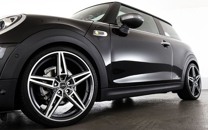 MINI Cooper SE ditopang pelek edisi AC1 ukuran 19 inci