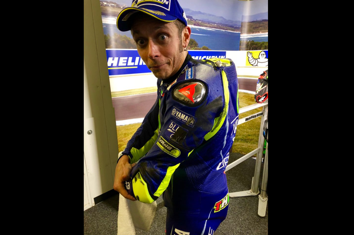 Valentino Rossi pamer bekas senggolannya dengan Marc Marquez