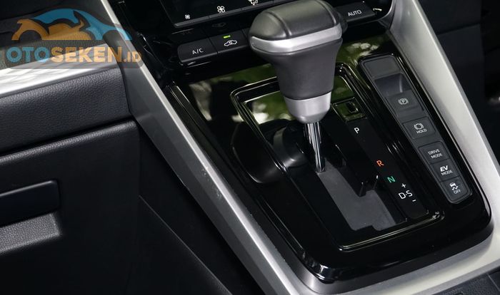 Transmisi CVT Toyota Kijang Innova Zenix Q Hybrid 2022