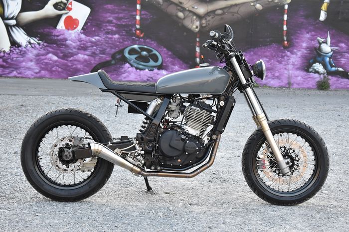 Suzuki DR650 street tracker