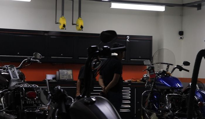 Bengkel resmi ditangani mekanik khusus