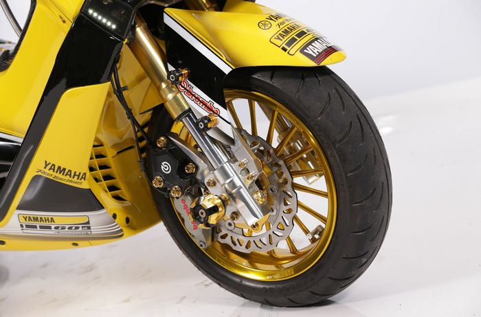 Kaki depannya mewah banget