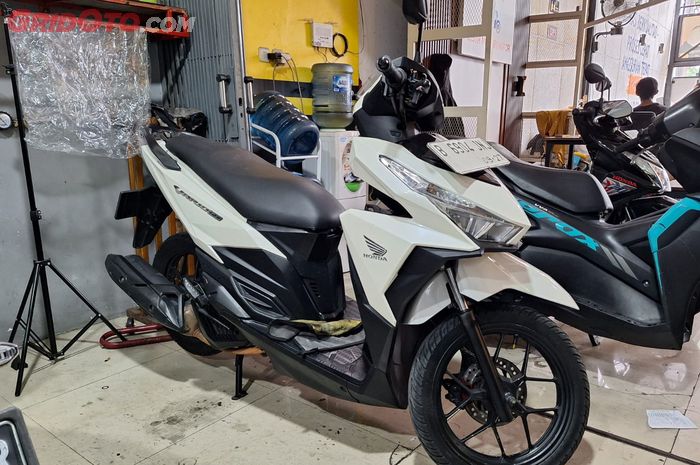 Ilustrasi motor matic Honda Vario 150