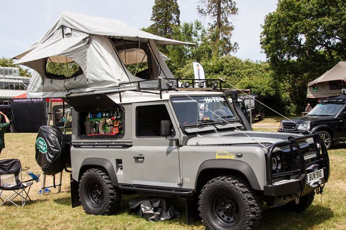 Roof tent di Land Rover
