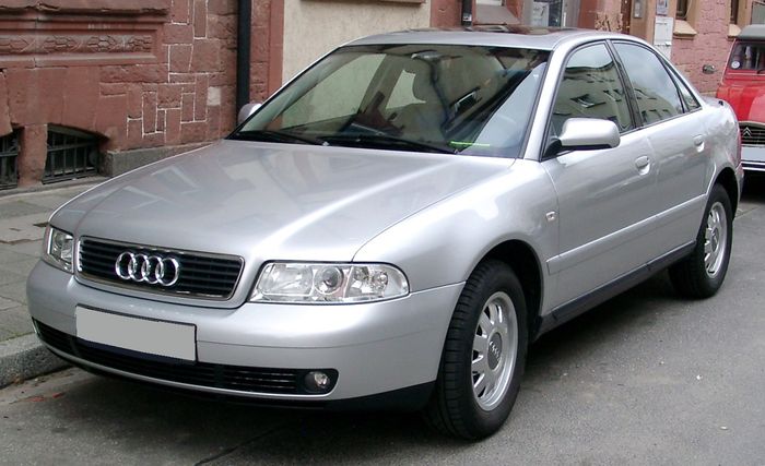 Audi A4 dengan kode bodi B5