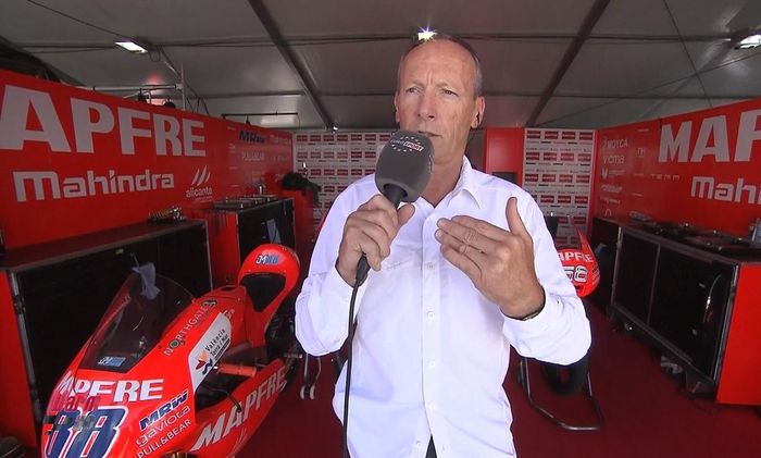 Christian Sarron saat bertugas meliput balapan untuk stasiun TV Eurosport tahun 2017