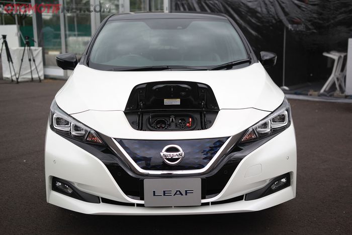 Ilustrasi mobil listrik Nissan Leaf, teknologi mobil masa depan pakai mesin listrik