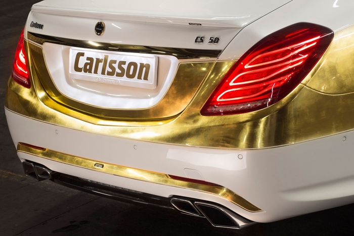 Bumper belakang Mercedes S-Class berlapis emas