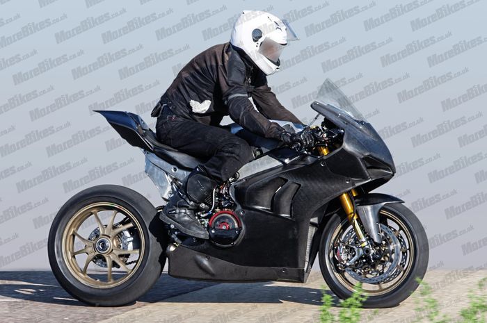 Ducati Panigale V4 R disiapkan untuk balap World Superbike