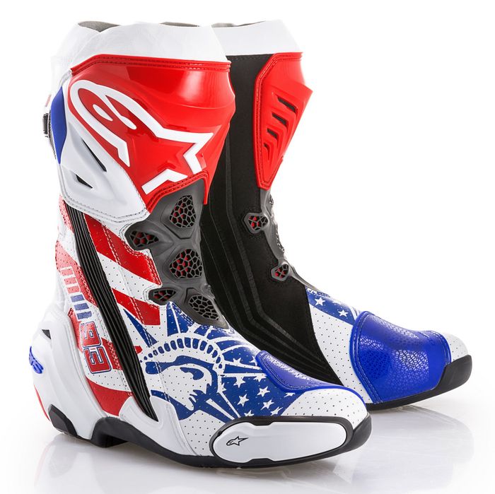 Alpinestars 'Republik' Supertech R limited edition pada bagian depan bergambar kepala Patung Liberty