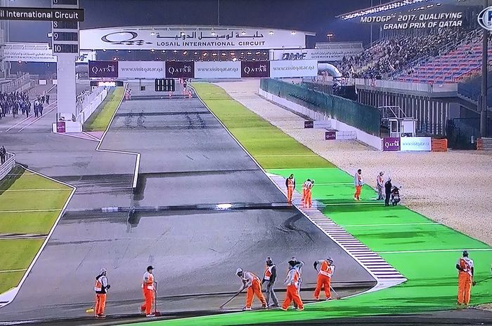 Begini suasana sirkuit Losaik, Qatar menjelang kualifikasi MotoGP 2017, lintasan digenangi air terus-menerus