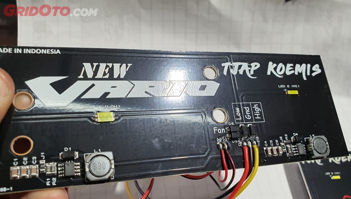 Paket upgrade headlamp LED Honda Vario 125/150 Tjap Koemis, yang berbeda hanya daya atau Watt pada satu titik LED-nya