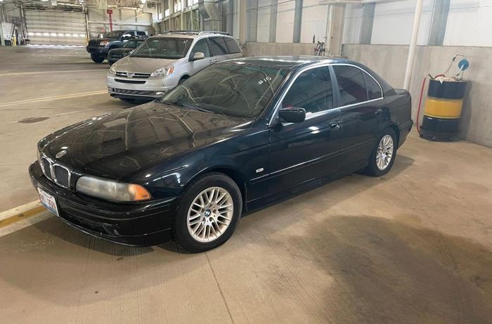 BMW 530i yang rencananya dilelang oleh Bandara Internasional Pittsburgh.