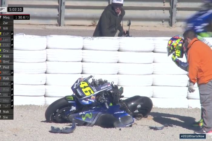 Valentino Rossi mengalami kecelakaan di tes pramusim MotoGP 2018 sampai motornya rusak