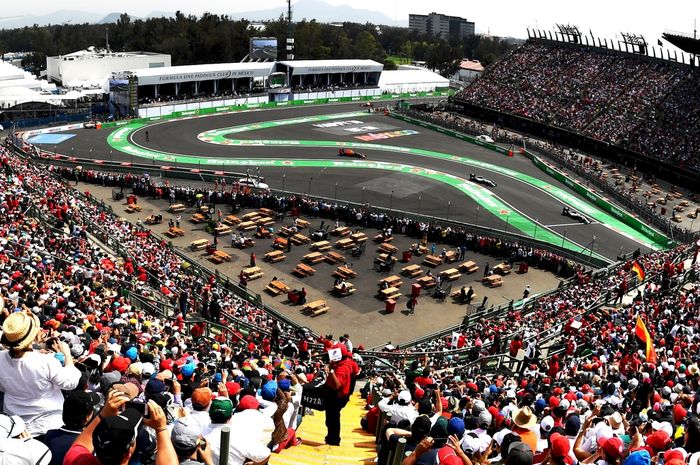 Stadium section menjadi tempat favorit penonton di sirkuit Autodromo Hermanos Rodriguez