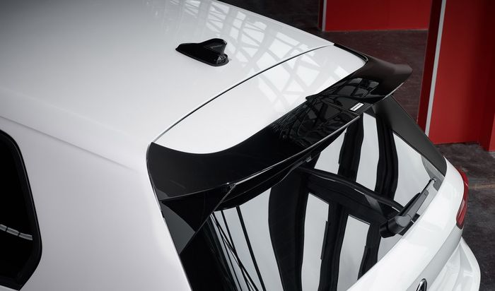 VW Golf GTI mendapatkan spoiler atap yang atraktif