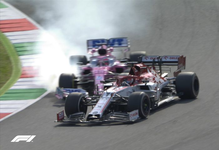 Red Flag kembali dikibarkan usai Kimi Raikkonen (Alfa Romeo) dan Sergio Perez (Racing Point) bersenggolan di tikungan pertama saat FP2 tinggal 17 menit