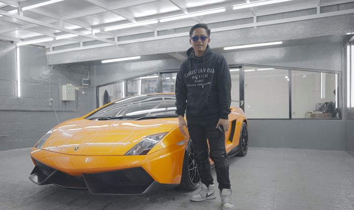 Doni Salmanan dan Lamborghini Gallardo langka miliknya.